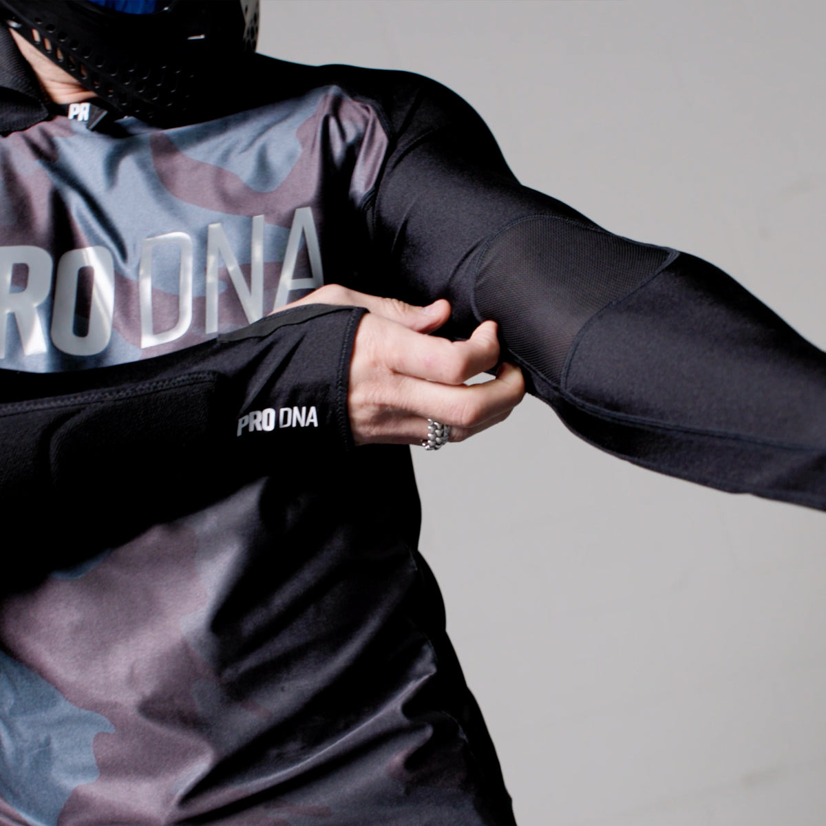 PRO DNA™ BASE LAYER SHIRT – ELBOW PAD
