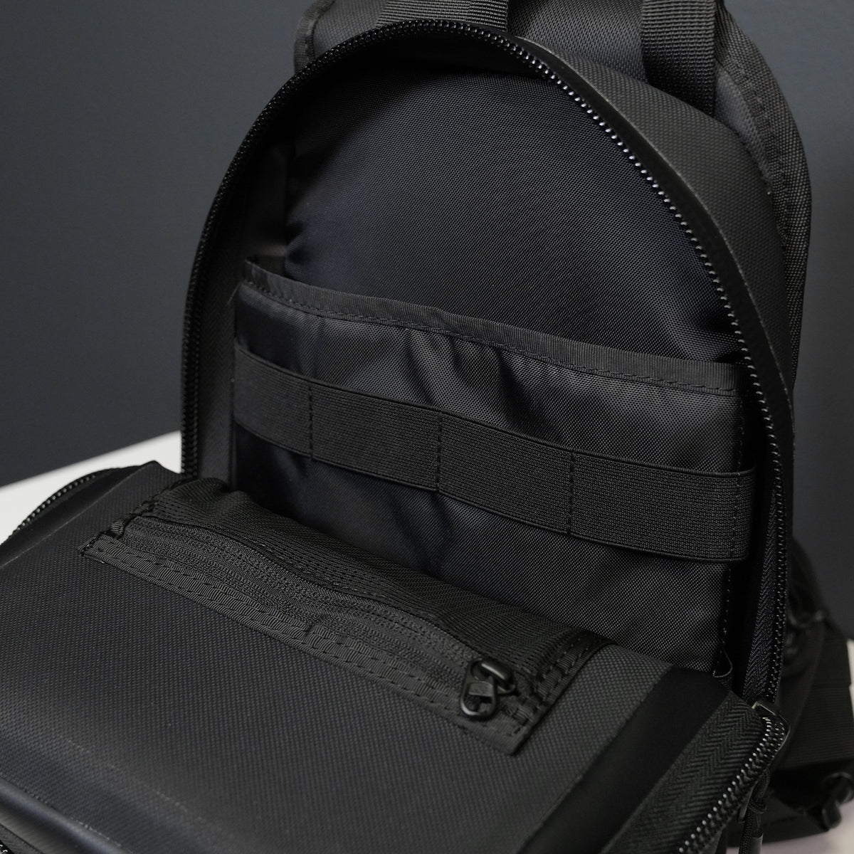 FNDN® TECH SLING BAG